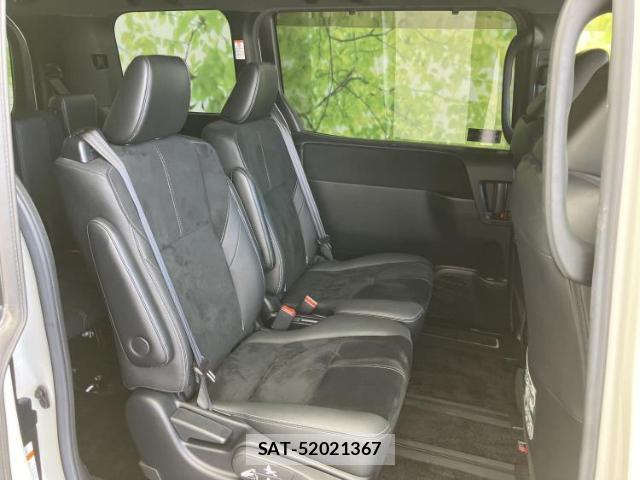 Toyota NOAH 2017-11 8854596-4