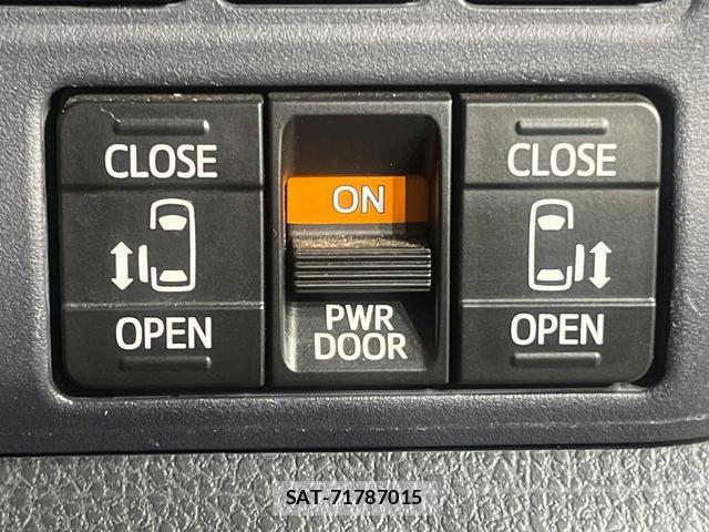 Toyota NOAH 2014-11 8854745-4