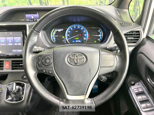 Toyota NOAH 2015-08 8854839-11