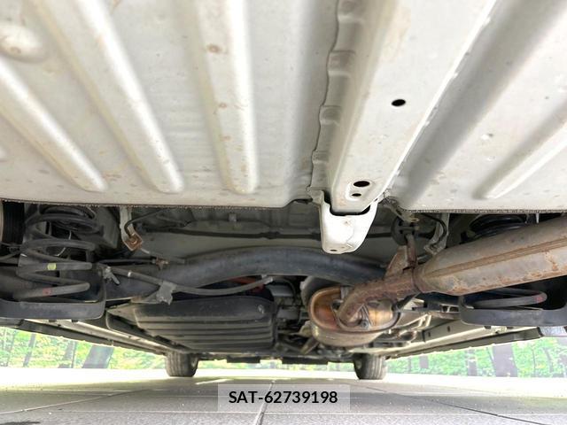 Toyota NOAH 2015-08 8854839-19