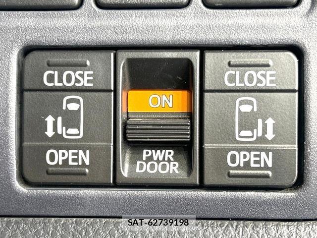 Toyota NOAH 2015-08 8854839-5