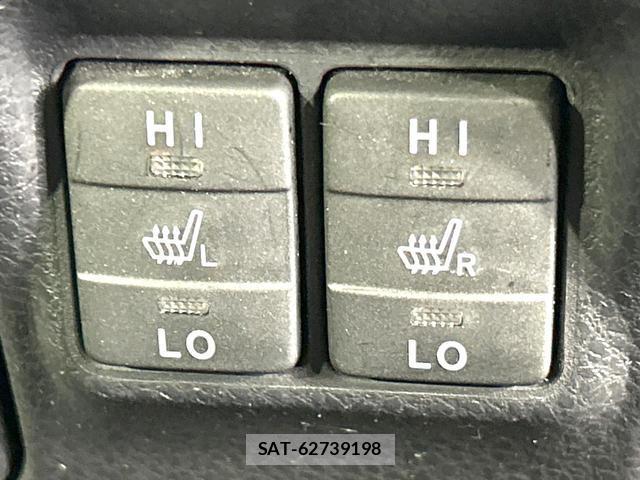 Toyota NOAH 2015-08 8854839-6