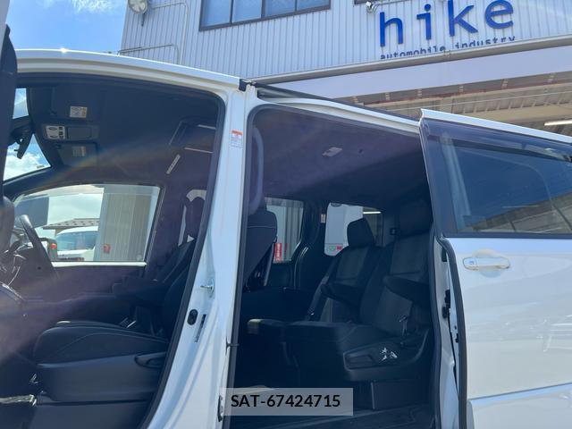 Toyota NOAH 2017-11 8854859-10