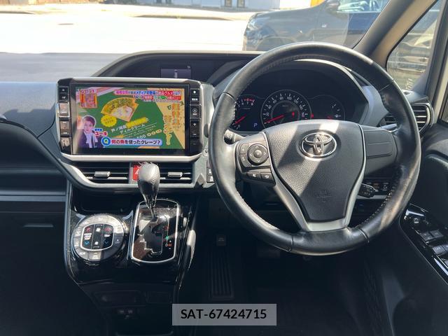 Toyota NOAH 2017-11 8854859-13