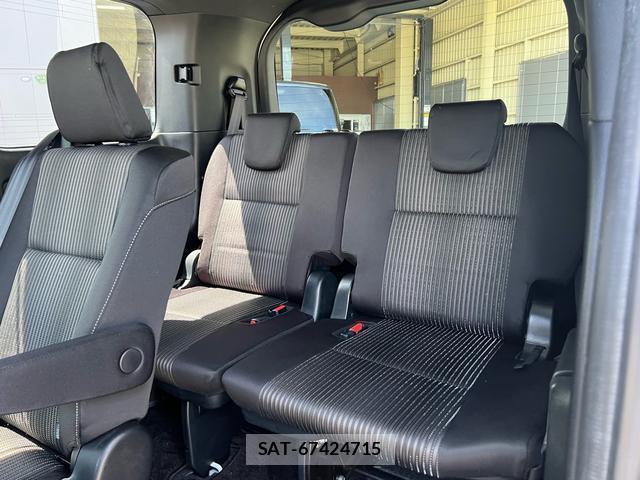 Toyota NOAH 2017-11 8854859-14