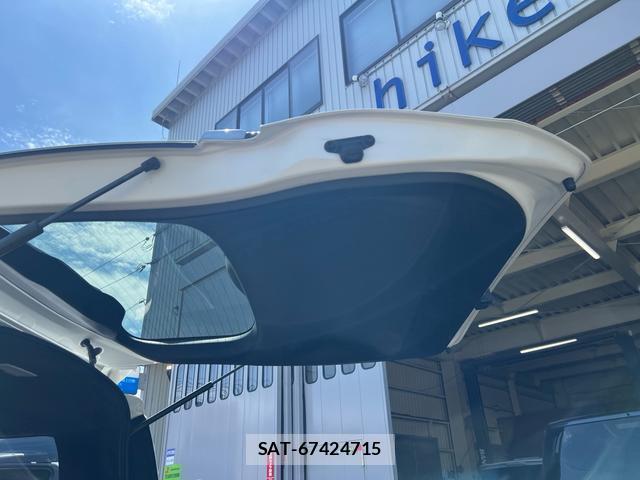 Toyota NOAH 2017-11 8854859-17