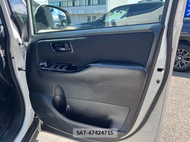 Toyota NOAH 2017-11 8854859-18