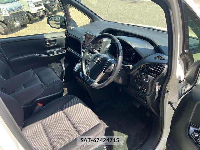Toyota NOAH 2017-11 8854859-19