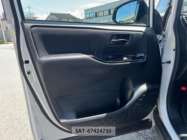 Toyota NOAH 2017-11 8854859-8