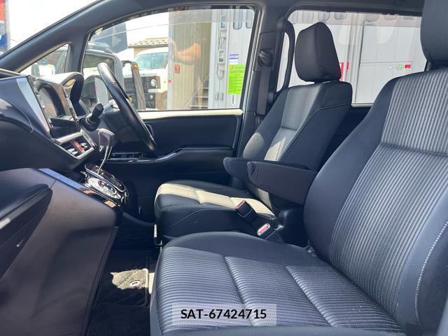 Toyota NOAH 2017-11 8854859-9