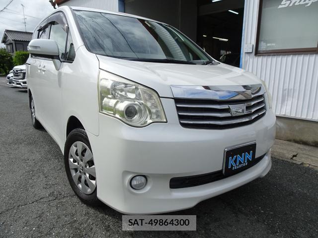 Toyota NOAH 2012-06 8854989-0