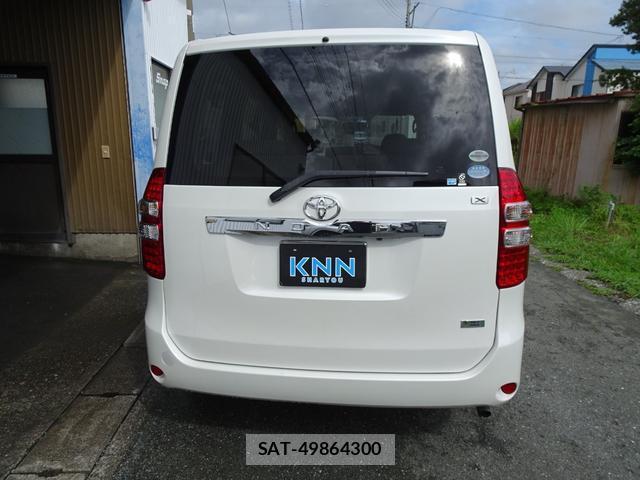 Toyota NOAH 2012-06 8854989-10