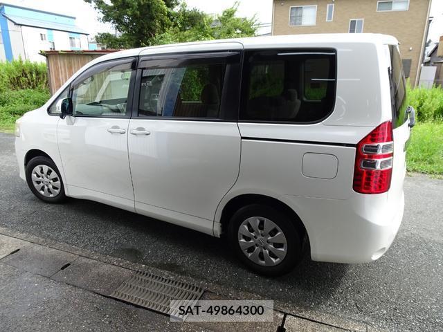 Toyota NOAH 2012-06 8854989-11