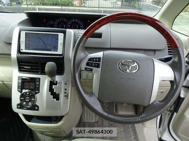 Toyota NOAH 2012-06 8854989-15