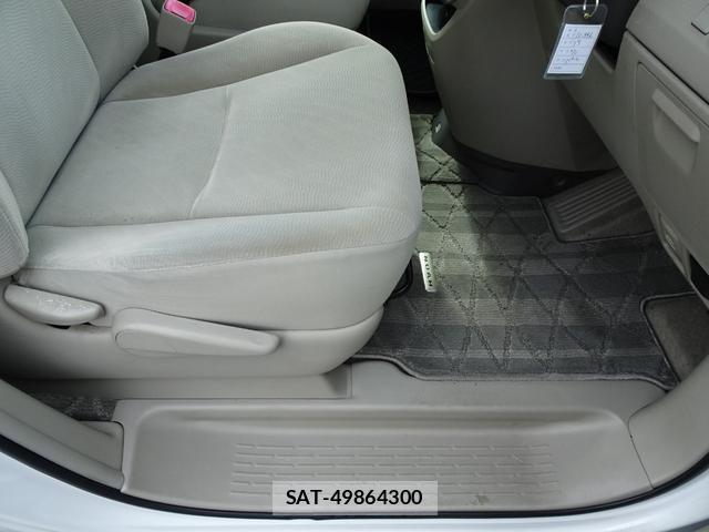 Toyota NOAH 2012-06 8854989-17