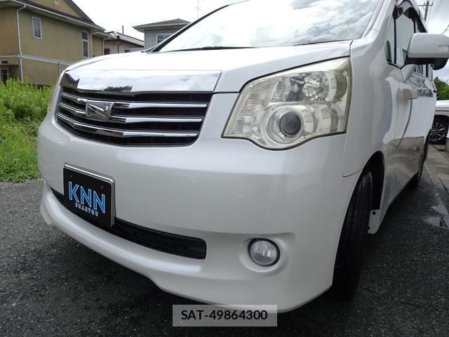 Toyota NOAH 2012-06 8854989-2