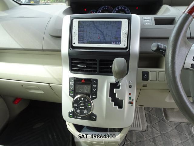 Toyota NOAH 2012-06 8854989-4
