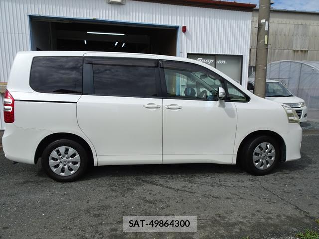 Toyota NOAH 2012-06 8854989-8