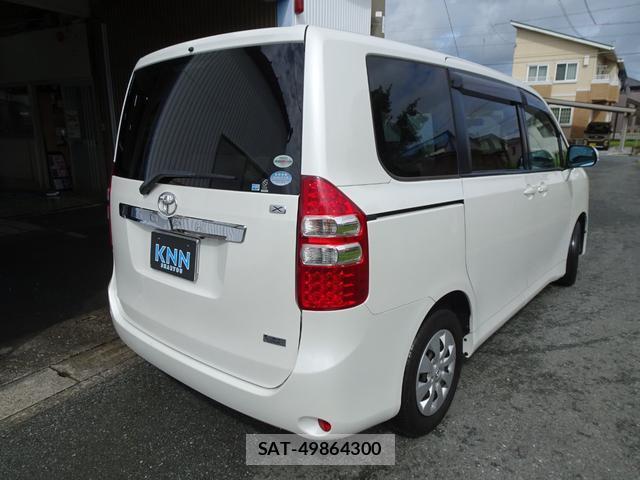 Toyota NOAH 2012-06 8854989-9