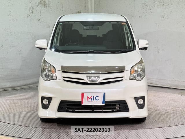 Toyota NOAH 2010-12 8855116-1