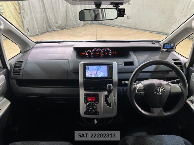 Toyota NOAH 2010-12 8855116-17