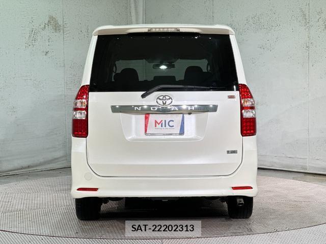 Toyota NOAH 2010-12 8855116-4