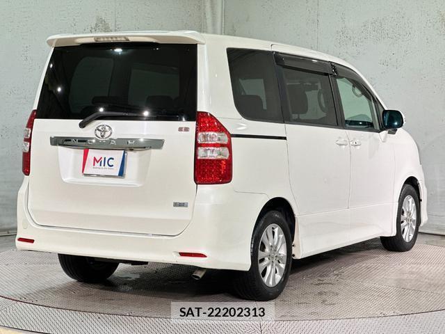 Toyota NOAH 2010-12 8855116-5