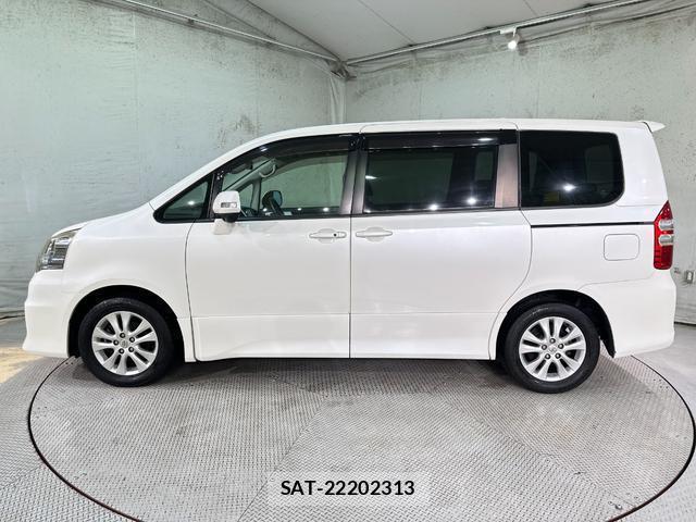 Toyota NOAH 2010-12 8855116-7