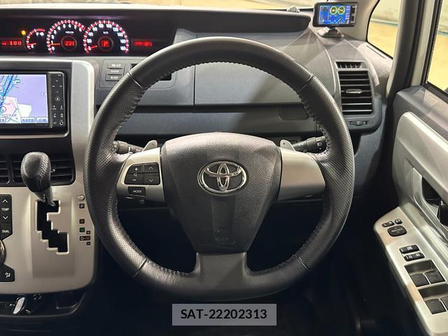 Toyota NOAH 2010-12 8855116-9