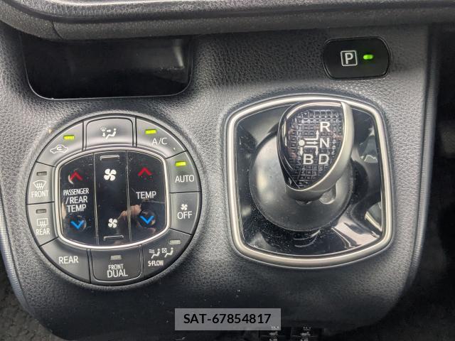 Toyota NOAH 2015-08 8855455-14