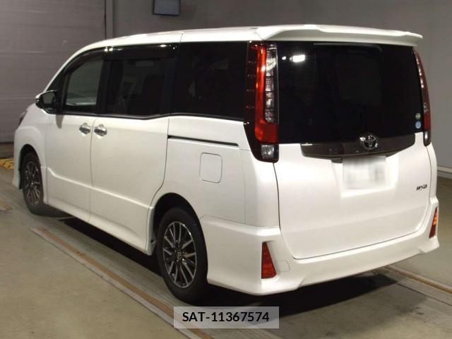 Toyota NOAH 2017-04 8855569-1