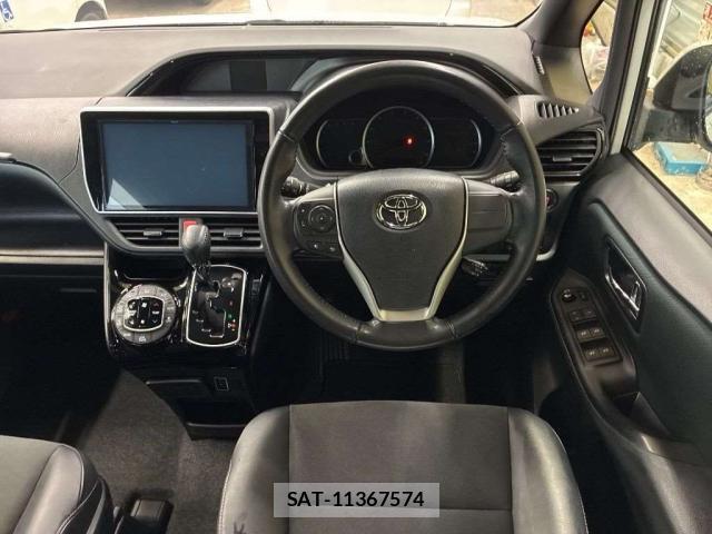 Toyota NOAH 2017-04 8855569-2