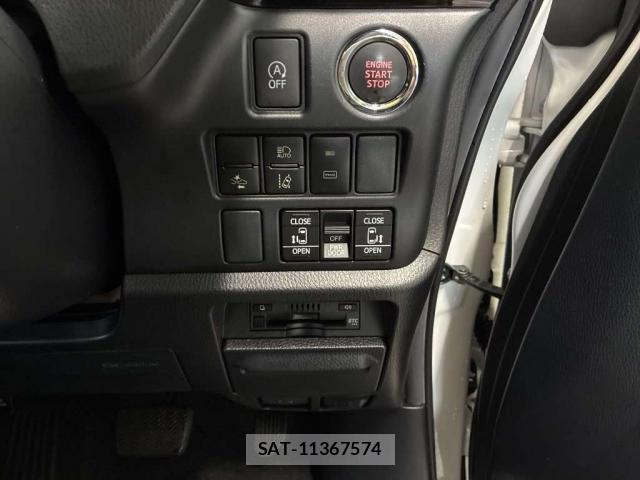 Toyota NOAH 2017-04 8855569-7