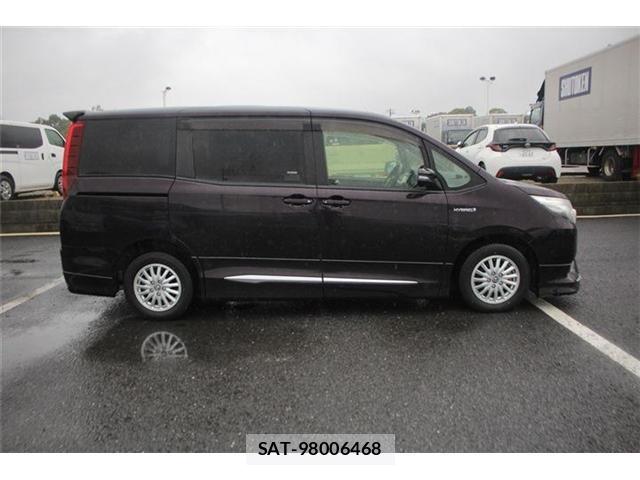 Toyota NOAH 2014-10 8855604-10