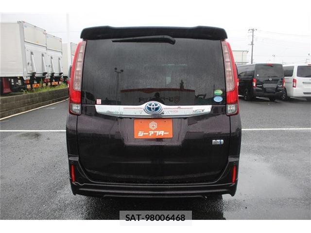 Toyota NOAH 2014-10 8855604-9