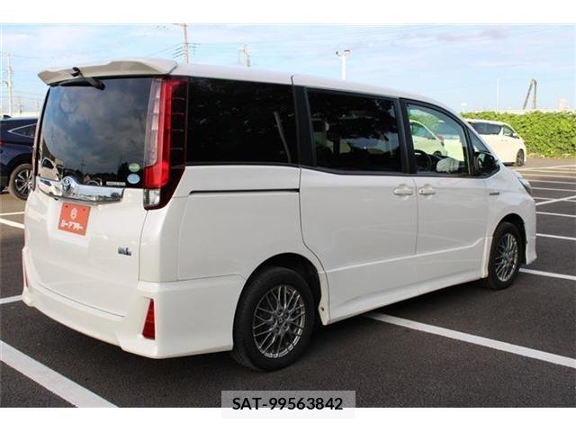 Toyota NOAH 2016-02 8855620-11