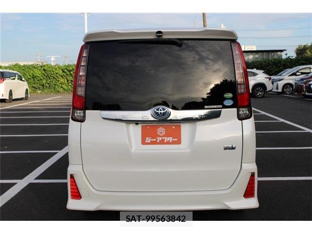 Toyota NOAH 2016-02 8855620-12