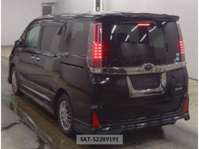 Toyota NOAH 2018-05 8855770-1