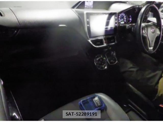 Toyota NOAH 2018-05 8855770-2