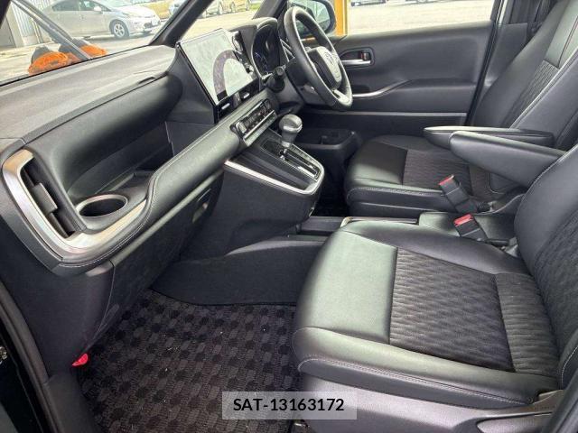 Toyota NOAH 2023-10 8855853-5