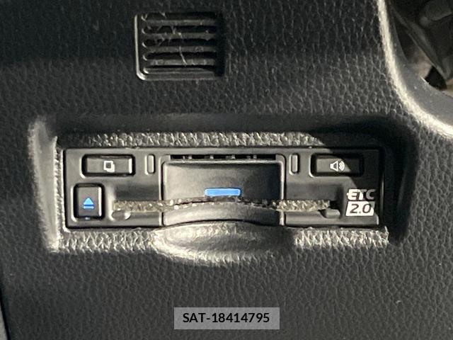 Toyota NOAH 2022-08 8855980-6