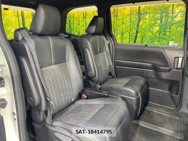 Toyota NOAH 2022-08 8855980-8