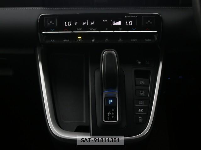 Toyota NOAH 2022-12 8856023-15