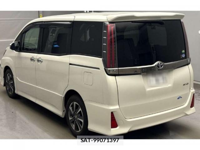 Toyota NOAH 2018-12 8856326-1