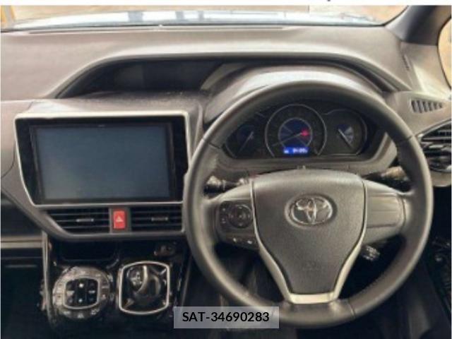 Toyota NOAH 2017-09 8856330-2