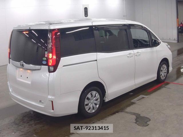 Toyota NOAH 2014-08 8856463-1