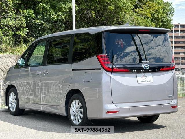 Toyota NOAH 2024-02 8856493-3