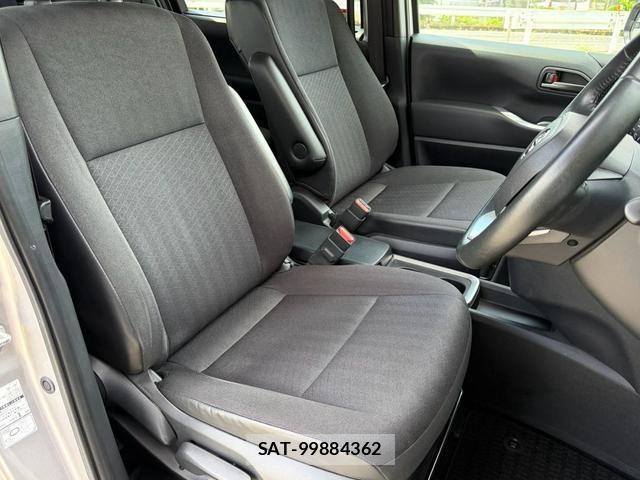 Toyota NOAH 2024-02 8856493-9