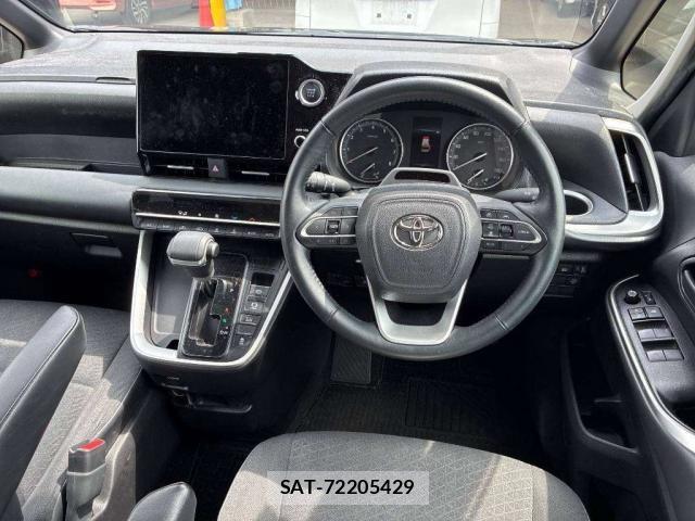 Toyota NOAH 2022-04 8856577-2