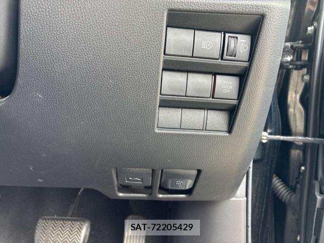 Toyota NOAH 2022-04 8856577-5